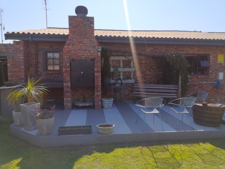 4 Bedroom Property for Sale in Campher Park Eastern Cape
